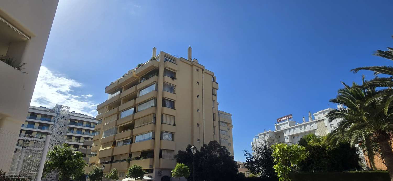 AMPLIO PISO DE DOS DORMITORIOS EN MYRAMAR PLAYA