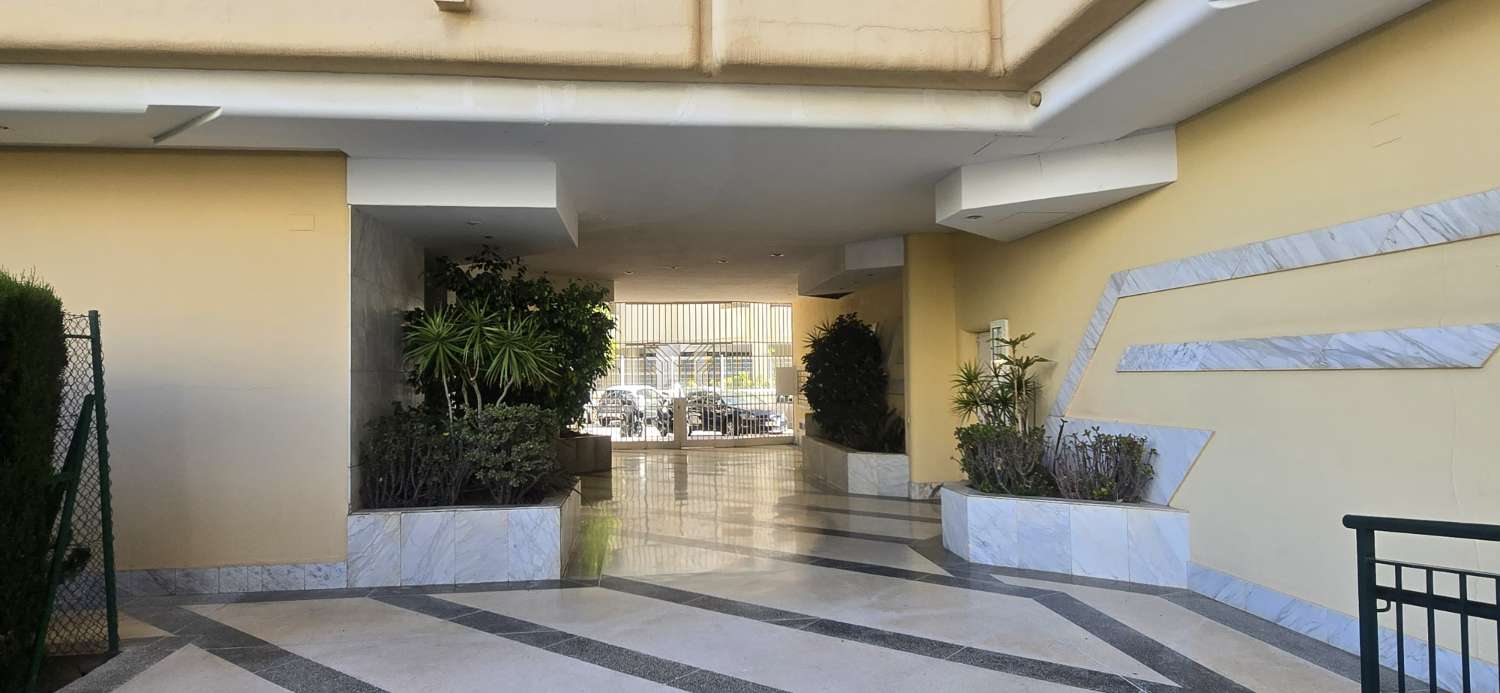 AMPLIO PISO DE DOS DORMITORIOS EN MYRAMAR PLAYA