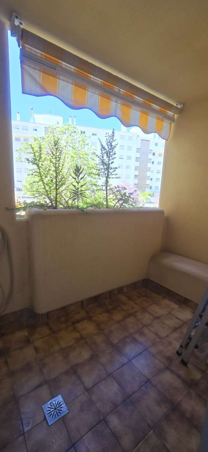 PISO DE DOS DORMITORIOS EN MYRAMAR PLAYA CON AMPLIA TERRAZA
