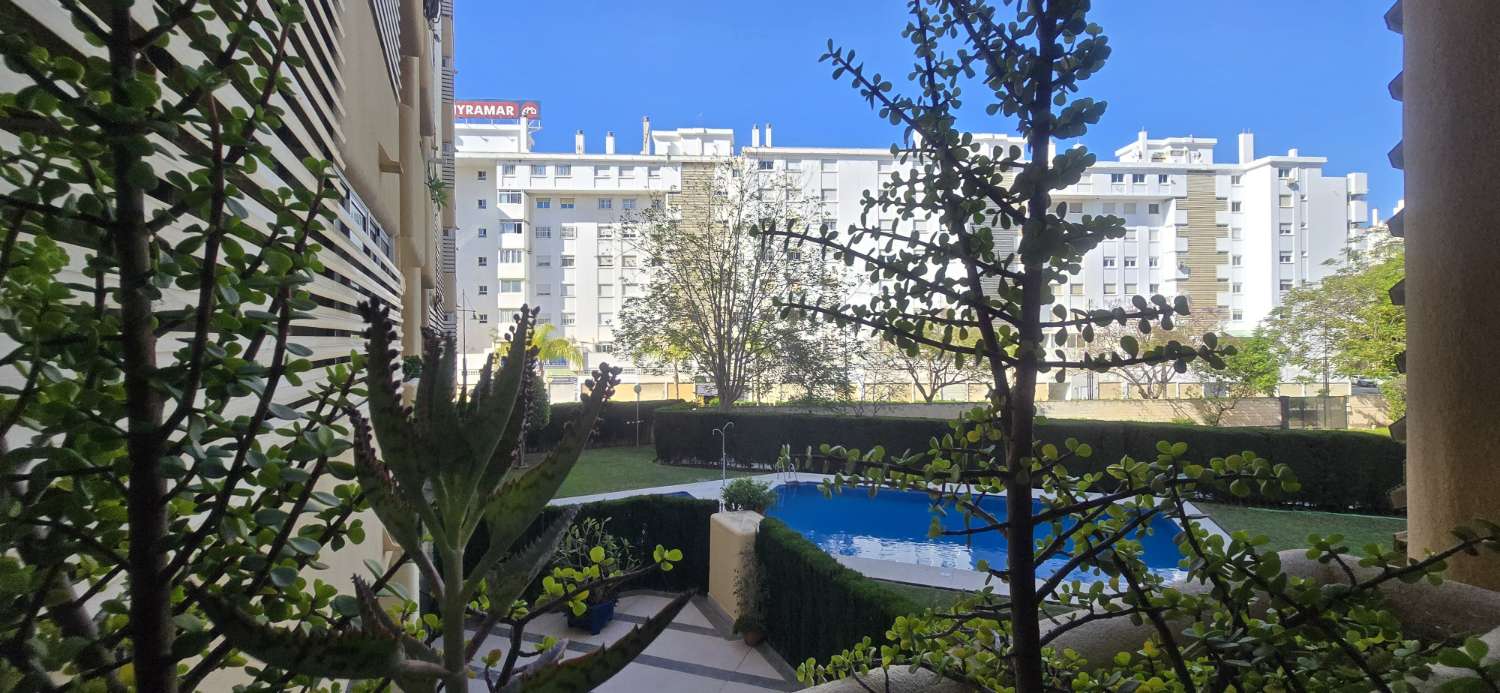 AMPLIO PISO DE DOS DORMITORIOS EN MYRAMAR PLAYA