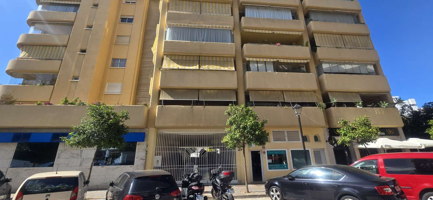 AMPLIO PISO DE DOS DORMITORIOS EN MYRAMAR PLAYA