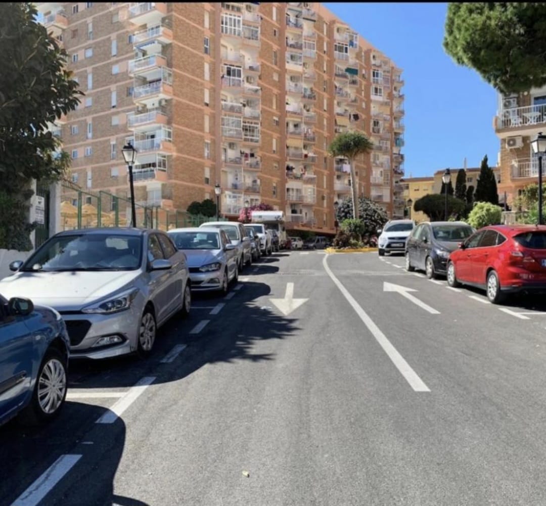 PISO DE DOS DORMITORIOS Y DOS BAÑOS CON EXCELENTE UBICACIÓN y PARKING COMUNITARIO