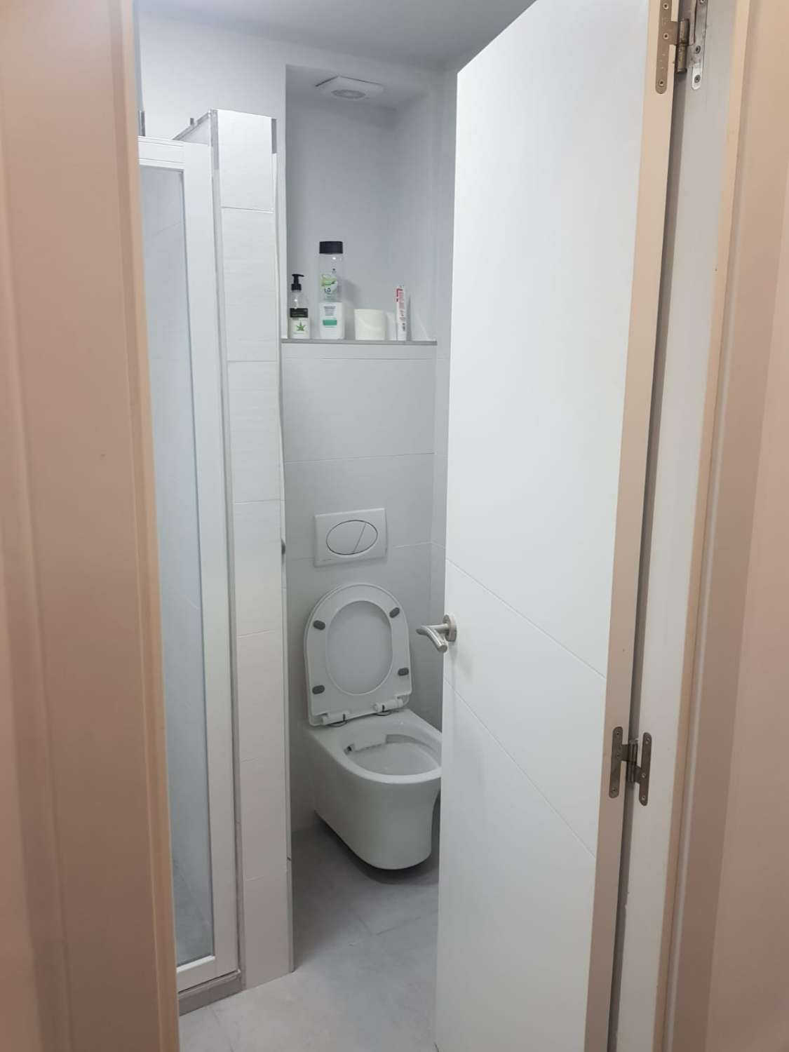PISO DE DOS DORMITORIOS Y DOS BAÑOS CON EXCELENTE UBICACIÓN y PARKING COMUNITARIO