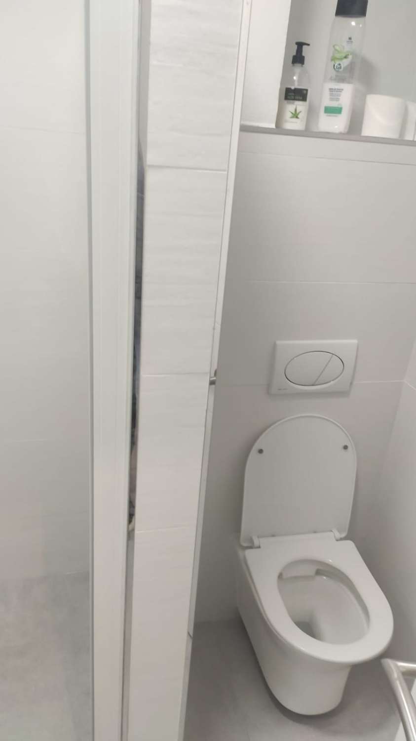 PISO DE DOS DORMITORIOS Y DOS BAÑOS CON EXCELENTE UBICACIÓN y PARKING COMUNITARIO