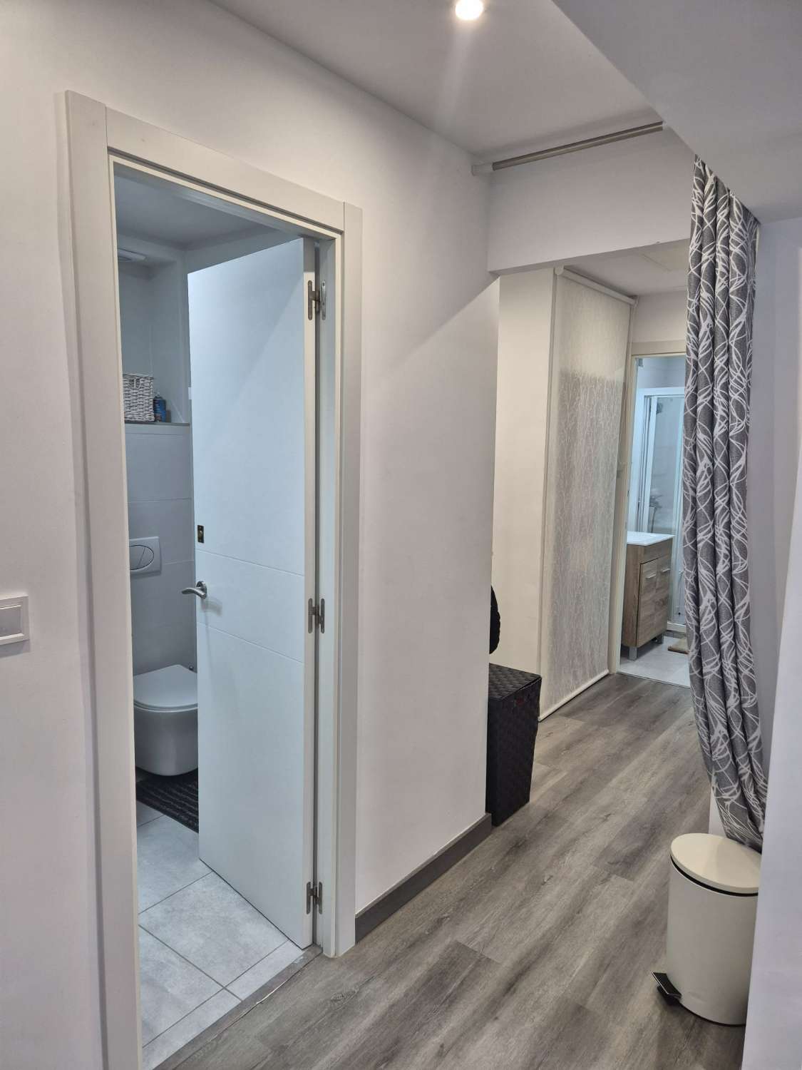 PISO DE DOS DORMITORIOS Y DOS BAÑOS CON EXCELENTE UBICACIÓN y PARKING COMUNITARIO