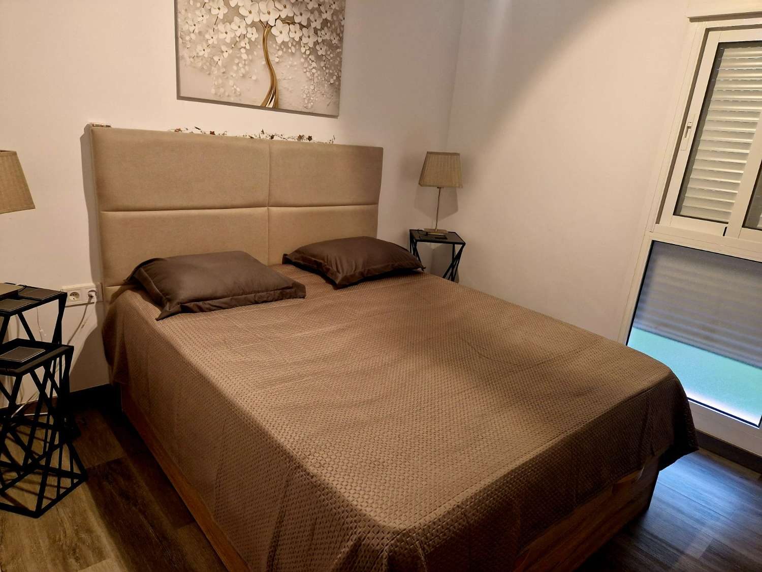 PISO DE DOS DORMITORIOS Y DOS BAÑOS CON EXCELENTE UBICACIÓN y PARKING COMUNITARIO