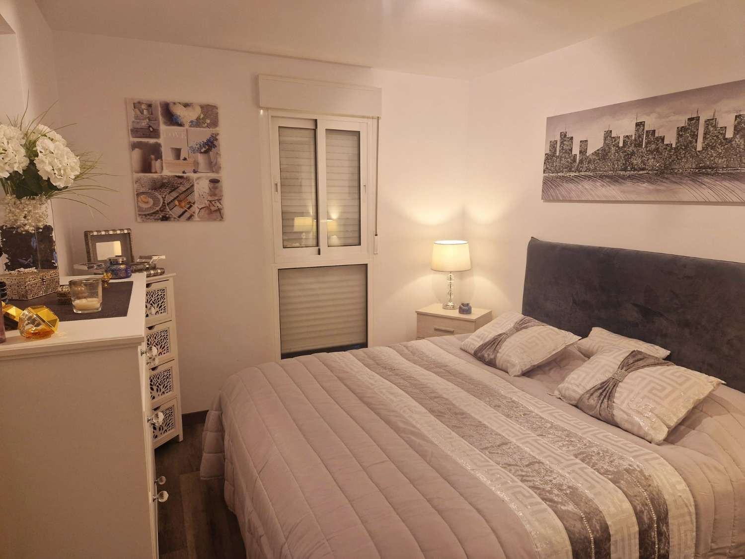 PISO DE DOS DORMITORIOS Y DOS BAÑOS CON EXCELENTE UBICACIÓN y PARKING COMUNITARIO