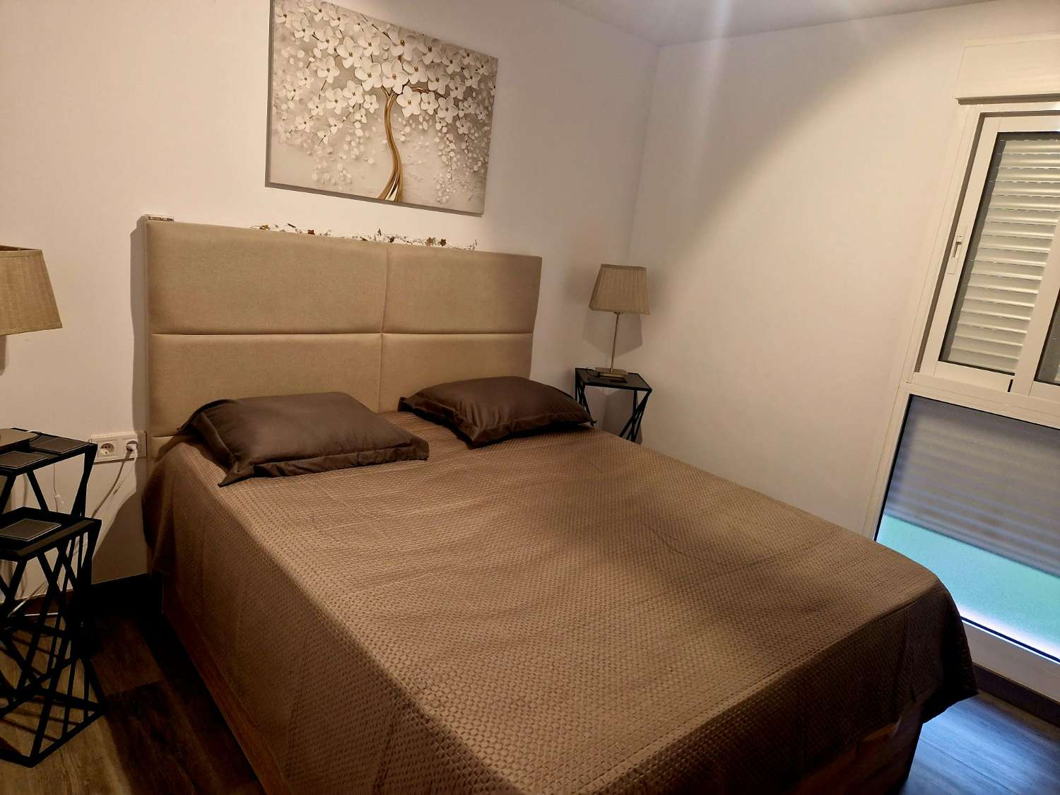 PISO DE DOS DORMITORIOS Y DOS BAÑOS CON EXCELENTE UBICACIÓN y PARKING COMUNITARIO