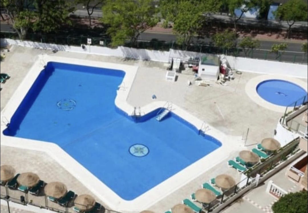 PISO DE DOS DORMITORIOS Y DOS BAÑOS CON EXCELENTE UBICACIÓN y PARKING COMUNITARIO
