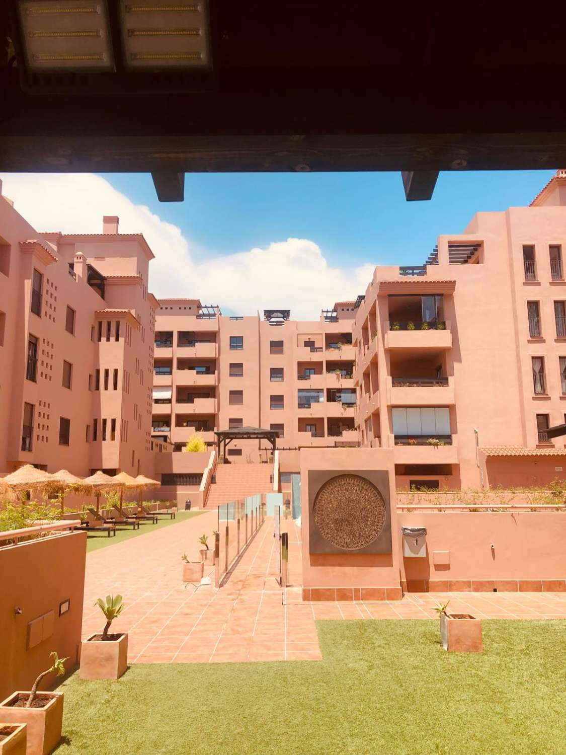 EN VENTA HERMOSO PISO EN BONITA URBANIZACIÓN RESIDENCIAL Y UBICACIÓN PERFECTA