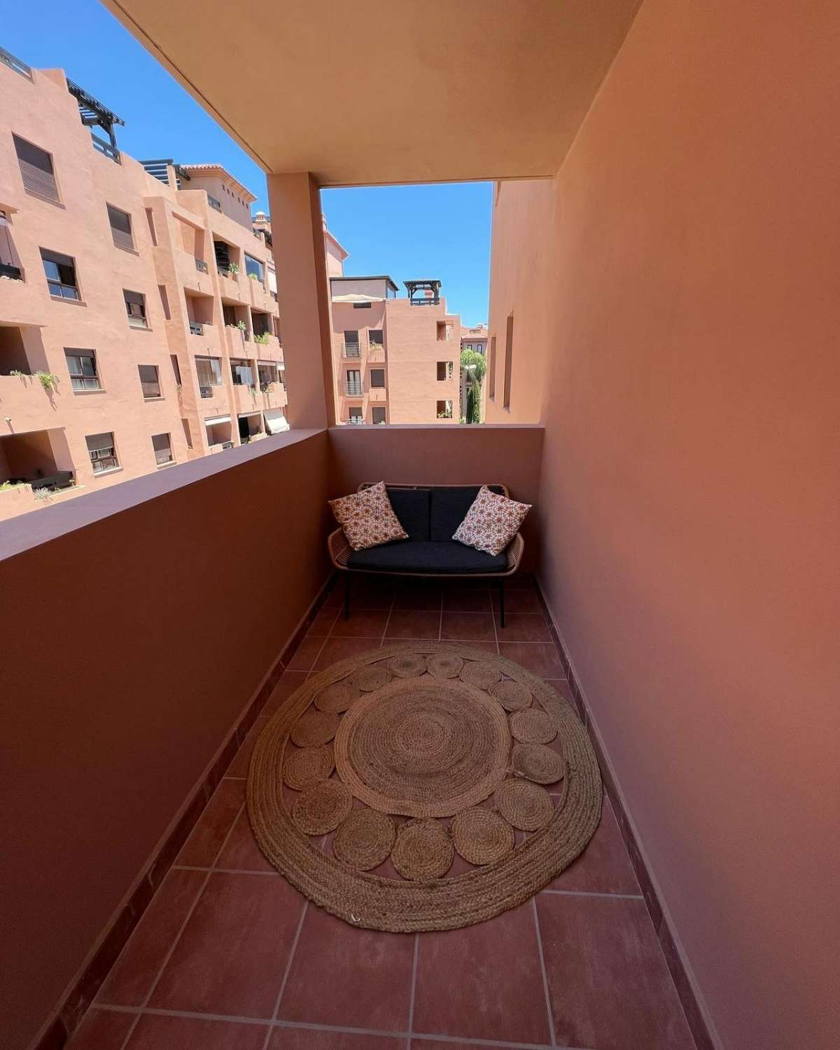 EN VENTA HERMOSO PISO EN BONITA URBANIZACIÓN RESIDENCIAL Y UBICACIÓN PERFECTA