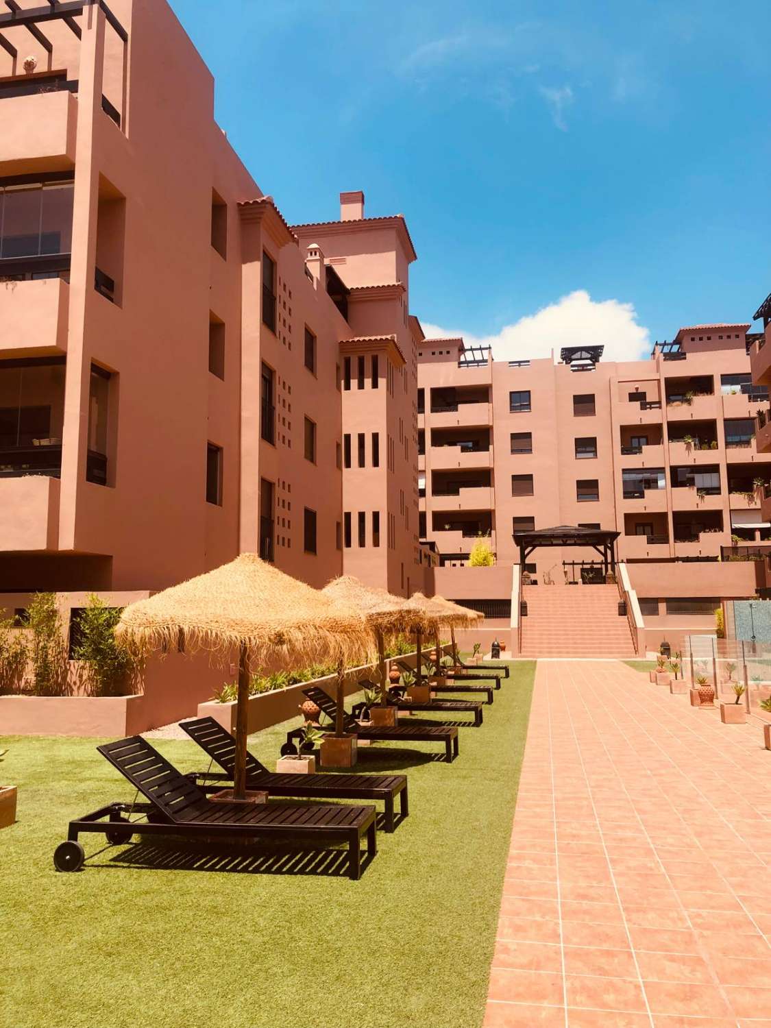EN VENTA HERMOSO PISO EN BONITA URBANIZACIÓN RESIDENCIAL Y UBICACIÓN PERFECTA