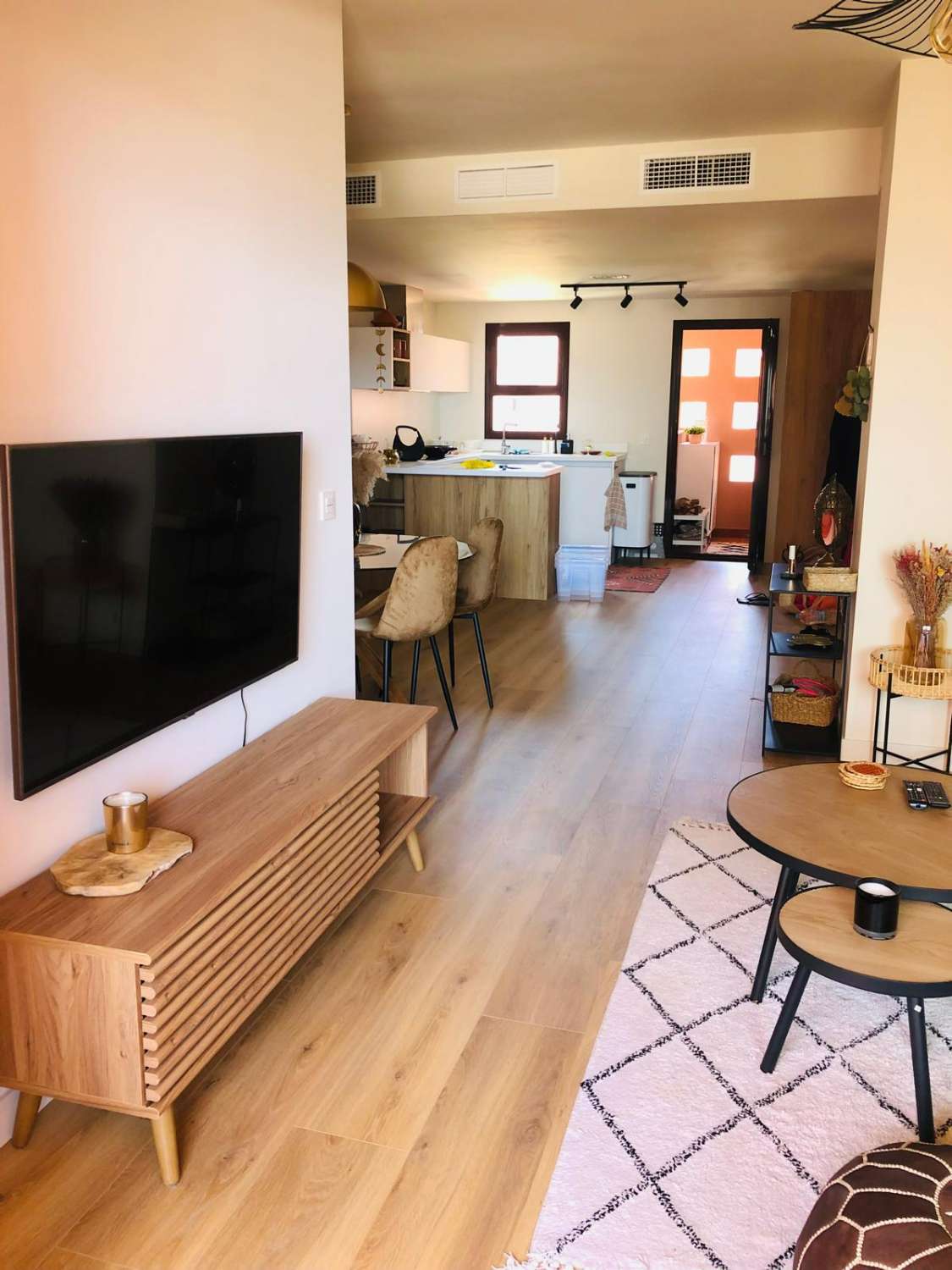 EN VENTA HERMOSO PISO EN BONITA URBANIZACIÓN RESIDENCIAL Y UBICACIÓN PERFECTA