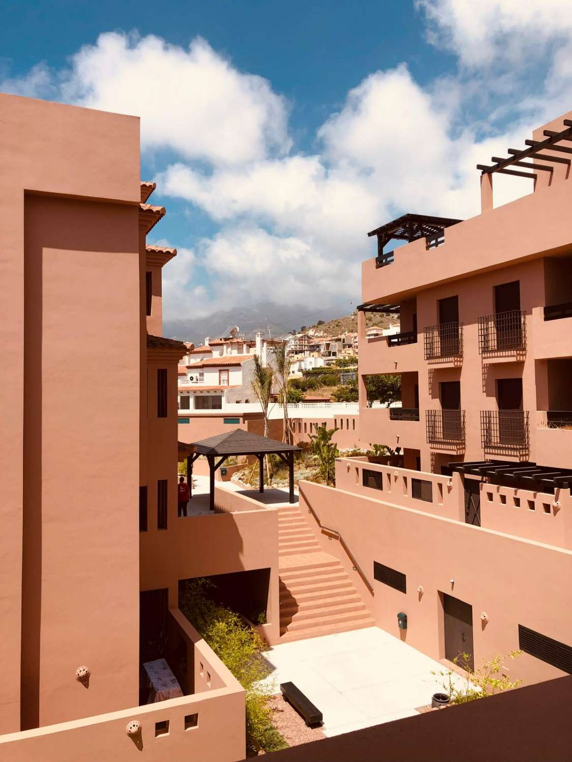 EN VENTA HERMOSO PISO EN BONITA URBANIZACIÓN RESIDENCIAL Y UBICACIÓN PERFECTA