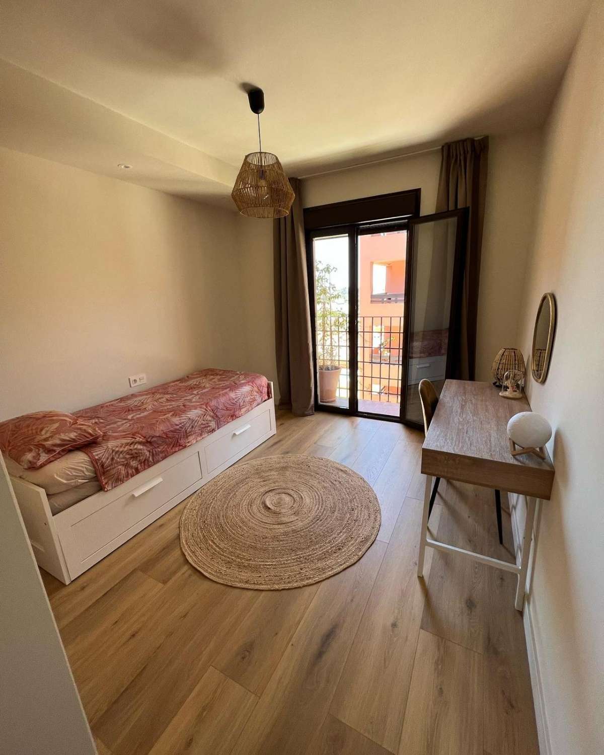 EN VENTA HERMOSO PISO EN BONITA URBANIZACIÓN RESIDENCIAL Y UBICACIÓN PERFECTA