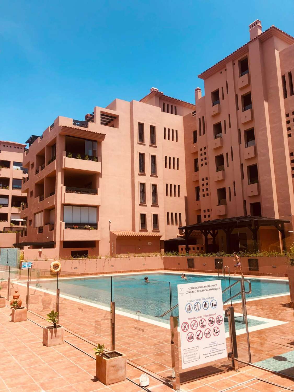 EN VENTA HERMOSO PISO EN BONITA URBANIZACIÓN RESIDENCIAL Y UBICACIÓN PERFECTA