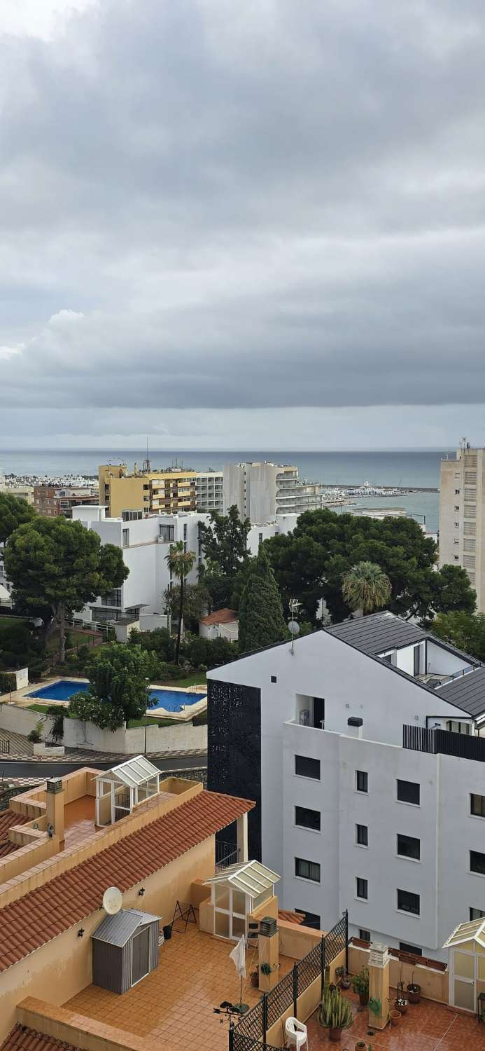 En venta piso con increíbles vistas al mar y licencia turística