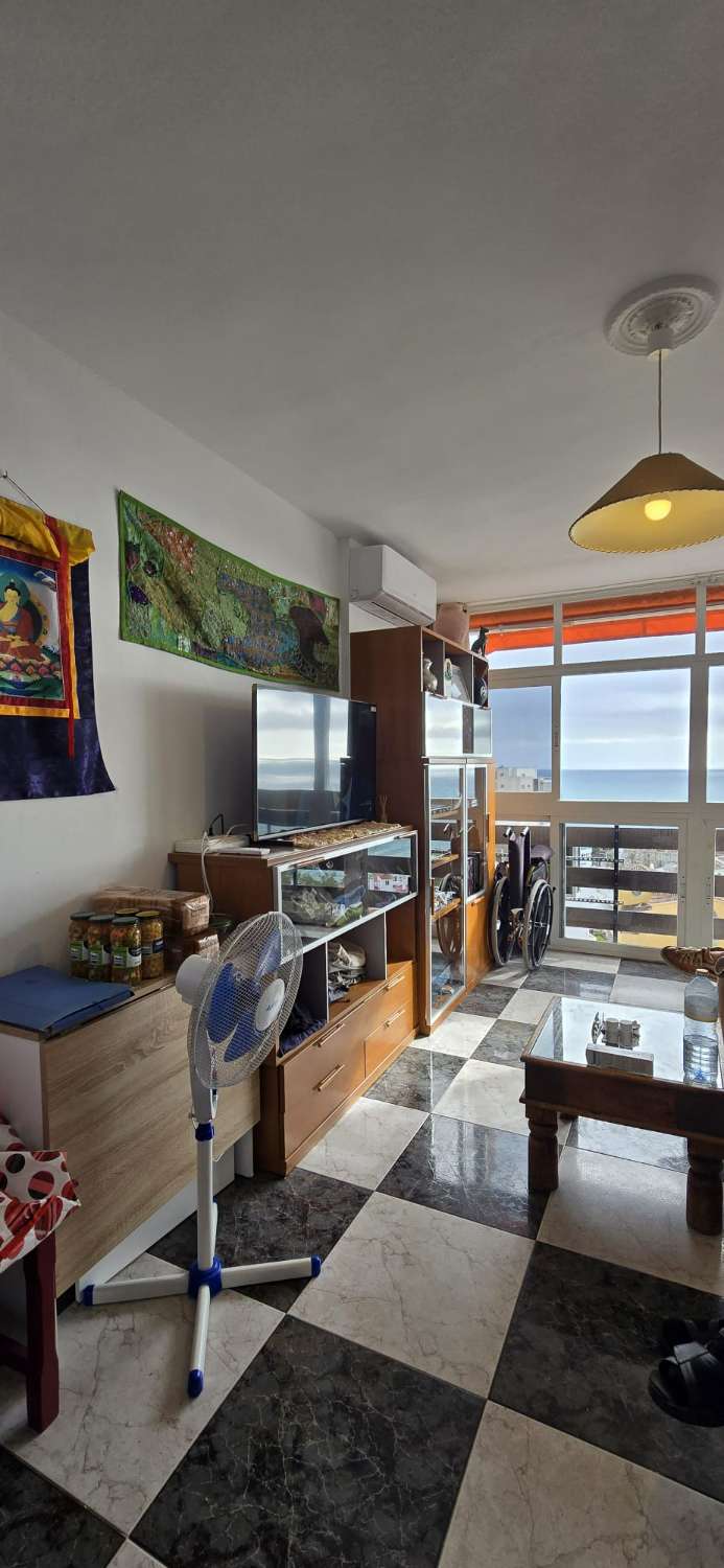 En venta piso con increíbles vistas al mar y licencia turística