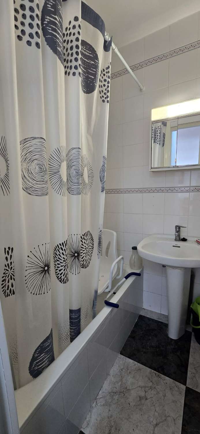 En venta piso con increíbles vistas al mar y licencia turística