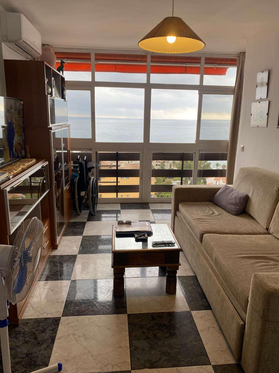 En venta piso con increíbles vistas al mar y licencia turística