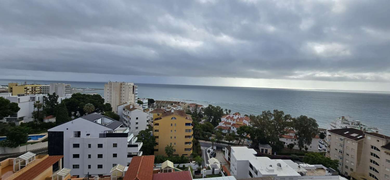 En venta piso con increíbles vistas al mar y licencia turística